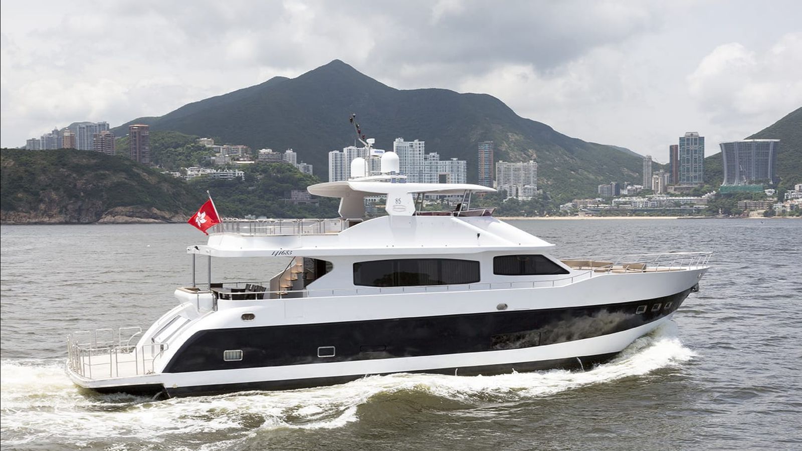 Luxury Yacht 85 [CWB02]